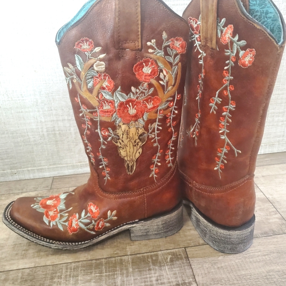 Size 6 - CORRAL Women's Deer Skull Western boots - Square toe